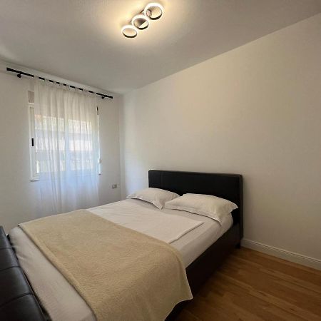 Lana Studio Lägenhet Tirana Exteriör bild
